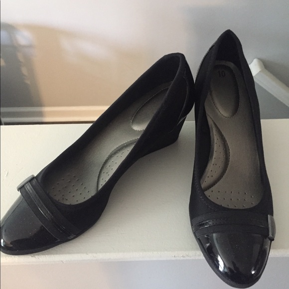 Black patent wedges - Picture 1 of 2